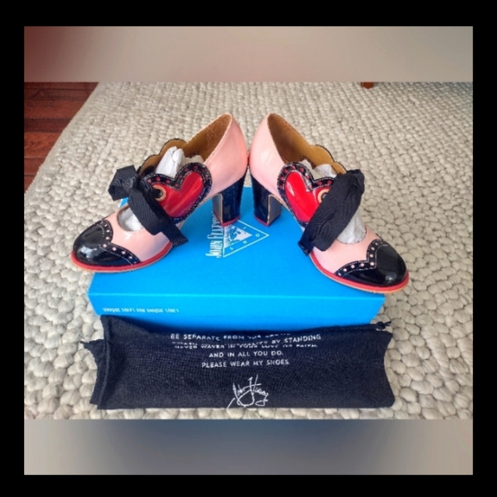 Gorgeous NIB Fluevog Tutti patent 3.5"  heel black and pink with heart size 7.5